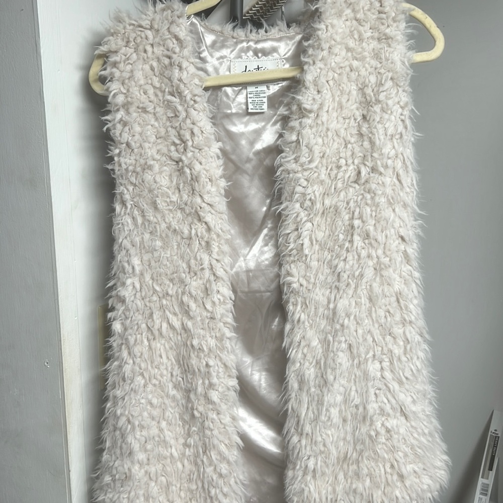 Fuzzy day trip sleeveless vest